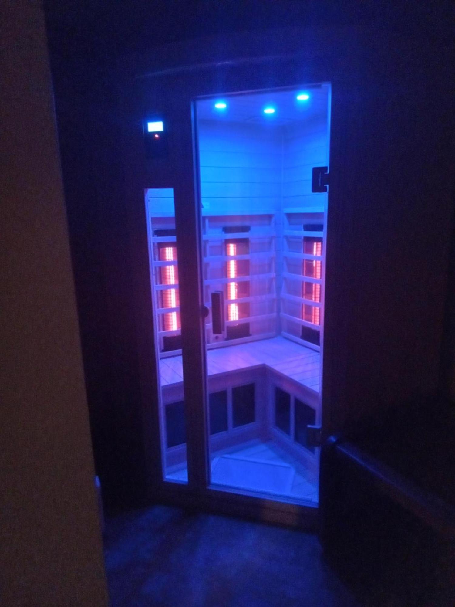 Super Suite With Sauna, Pool Table And Arcade Game Lansing Exterior foto